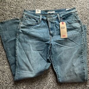 Levi classic mid rise skinny NWT